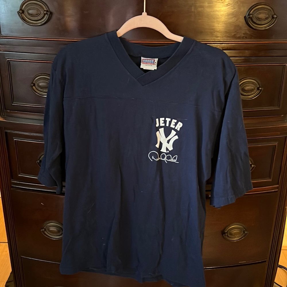 Mens jersey tee, New York Yankees Jeter # 2. Size medium.